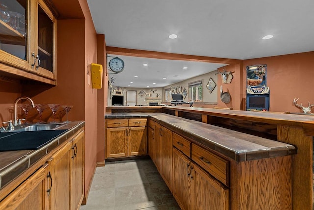 3196 Hidden Pond Rd, Green Bay, WI 54313 - kitchen featuring a sink, tile countertops, brown cabinetry, recessed lighting, and a peninsula