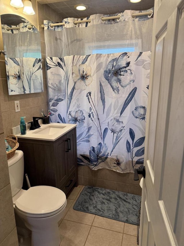 2775 S 53rd St, Milwaukee, WI 53219 - bathroom featuring tile patterned floors, toilet, vanity, tile walls, and curtained shower