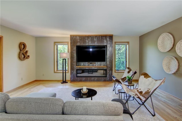 3904 Forest Heights Dr, Eau Claire, WI 54701 - living room featuring healthy amount of natural light, light wood-type flooring, and baseboards