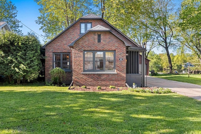 302 River Hts, Shawano, WI 54166 - bungalow-style home featuring brick siding and a front lawn