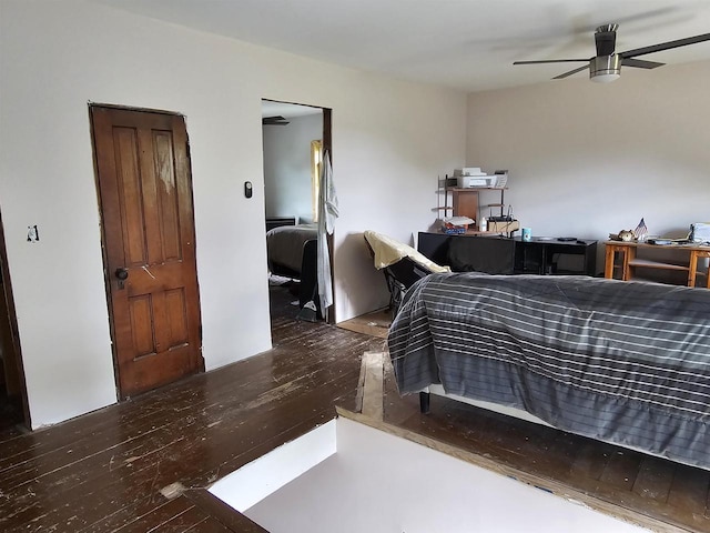201 Center St, Elroy, WI 53929 - bedroom with wood finished floors and a desk