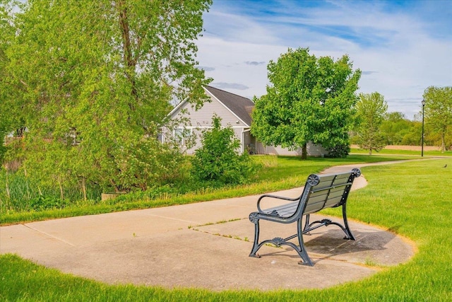 252 S Musket Ridge Dr Unit 2, Sun Prairie, WI 53590 - view of property's community featuring a lawn