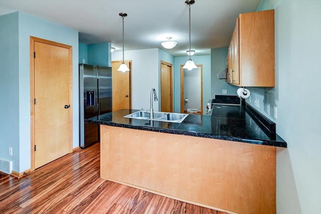 9305 Briar Haven Dr, Verona, WI 53593 - kitchen featuring black fridge, a sink, gas range, wood finished floors, and a peninsula