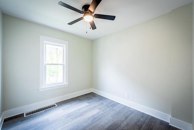 3834 Sheridan Rd, Kenosha, WI 53140 - unfurnished room featuring dark wood-style flooring, baseboards, and ceiling fan