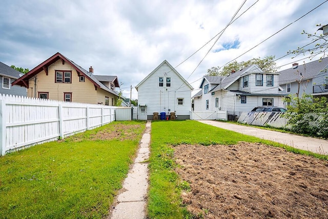 3834 Sheridan Rd, Kenosha, WI 53140 - view of yard featuring a residential view