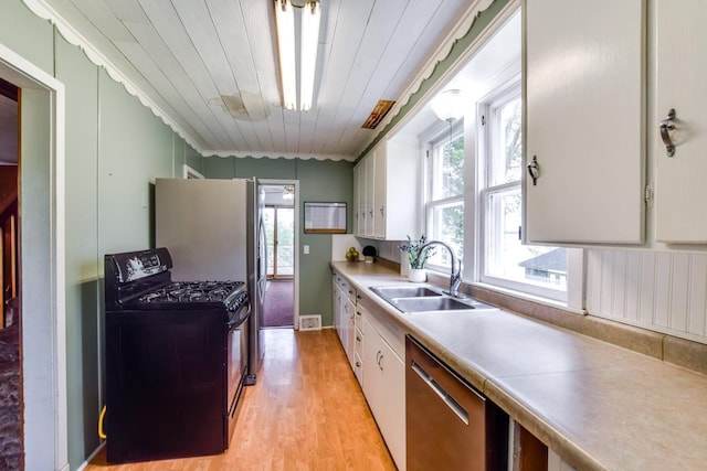 3218 Aalseth Ln, Stoughton, WI 53589 - kitchen featuring black gas range, a sink, dishwasher, healthy amount of natural light, and ornamental molding
