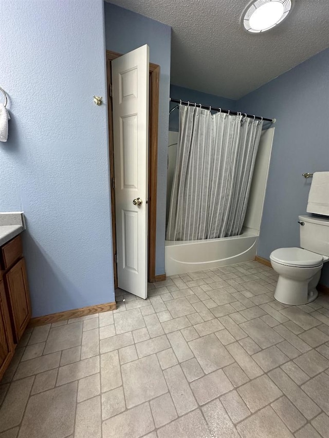 433 Eberlein Ct, Mauston, WI 53948 - full bath featuring baseboards, toilet, a textured ceiling, shower / bathtub combination with curtain, and vanity