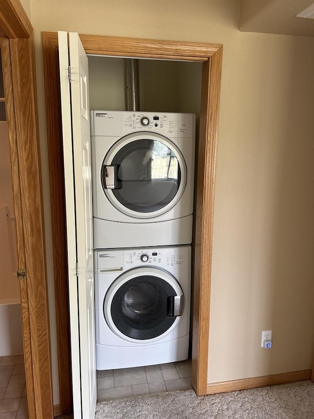 433 Eberlein Ct, Mauston, WI 53948 - washroom with estacked washer and dryer, tile patterned floors, and baseboards