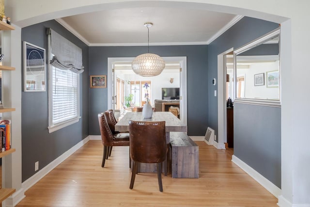 4781 N Idlewild Ave, Whitefish Bay, WI 53211 - dining room with arched walkways, light wood finished floors, crown molding, and baseboards