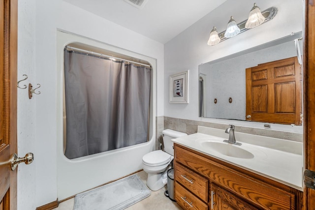 223 Willow Creek Rd, Rosendale, WI 54974 - full bathroom with vanity, toilet, shower / bathtub combination with curtain, and tile walls