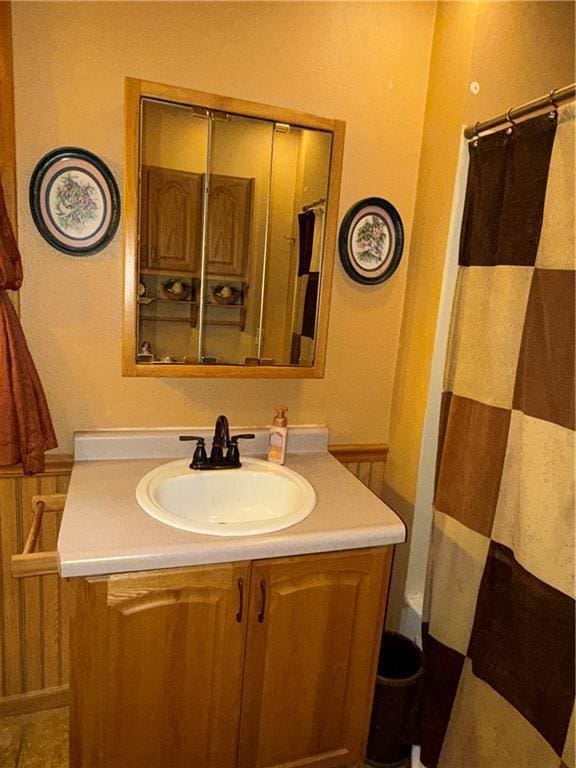 410-4101/2 W Elm St, Chippewa Falls, WI 54729 - full bath featuring vanity and curtained shower