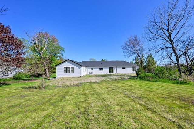 10500 W Vera Ave, Milwaukee, WI 53224 - back of property with a yard