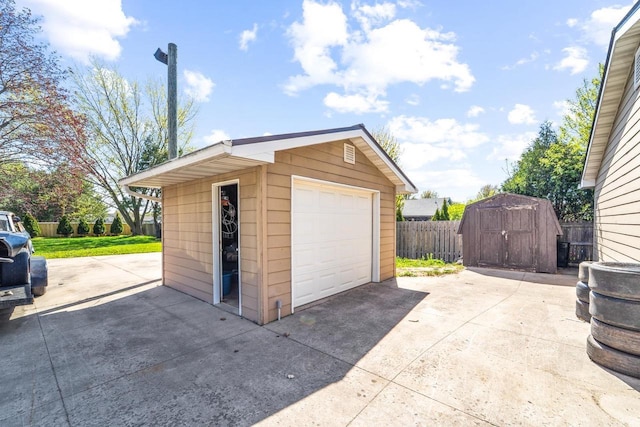 1116 Lake Park Rd, Menasha, WI 54952 - detached garage with driveway