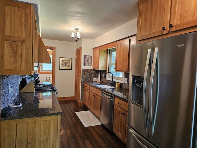 9388 Alpine Rd, Fremont, WI 54940 - kitchen with appliances with stainless steel finishes, a sink, backsplash, dark wood-style flooring, and a chandelier