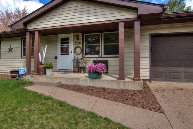739 Veronica St, Chippewa Falls, WI 54729 - bungalow featuring a porch and a garage