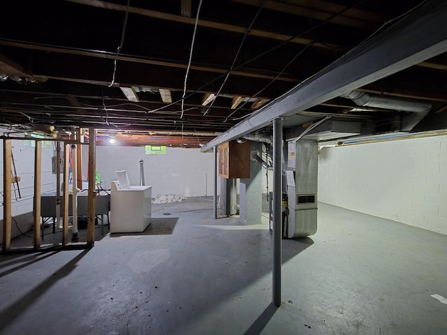6229 W Keefe Avenue Parkway Unit 6229A, Milwaukee, WI 53216 - unfinished basement with washer / dryer and heating unit