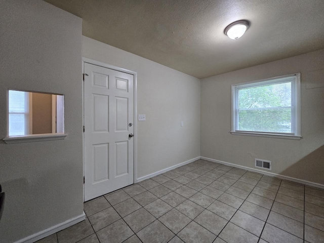 6229 W Keefe Avenue Parkway Unit 6229A, Milwaukee, WI 53216 - unfurnished room featuring light tile patterned floors, baseboards, and a textured ceiling