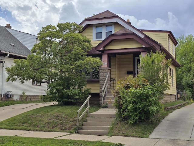 2931 N 58th St, Milwaukee, WI 53210 - view of front of property with a front lawn