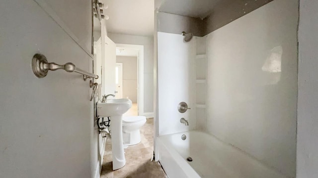 5410 N 37th St, Milwaukee, WI 53209 - full bathroom with toilet and washtub / shower combination