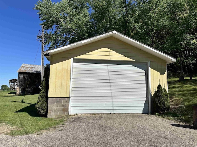 N2224 Wafle Rd, Mauston, WI 53948 - detached garage with driveway