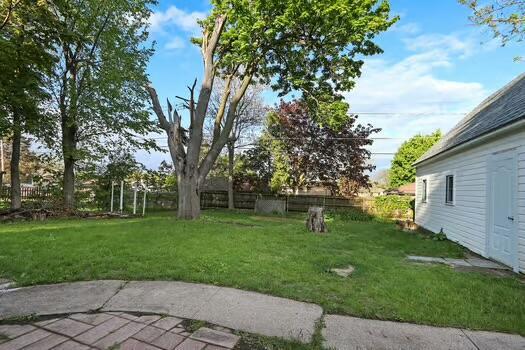 1107 Perry Ave, Racine, WI 53406 - view of yard