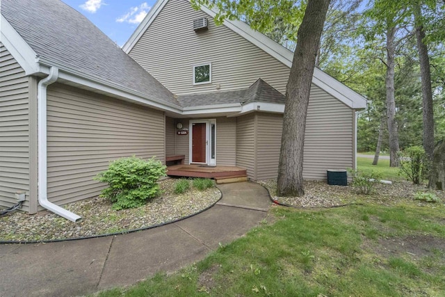 W5204 N Osprey Dr, New Lisbon, WI 53950 - view of front facade featuring a shingled roof