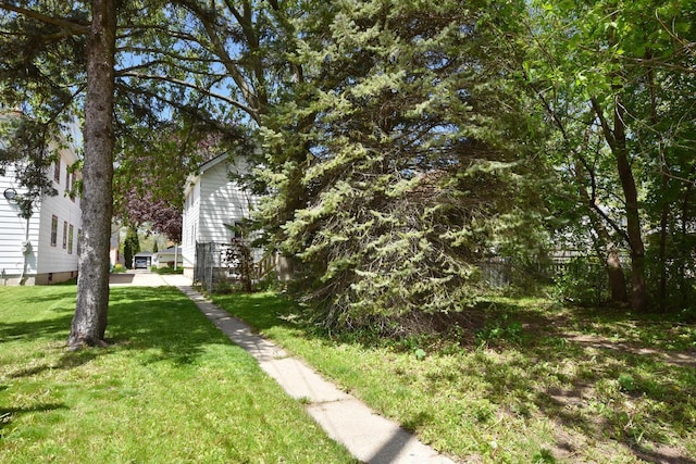 6028 N 38th St, Milwaukee, WI 53209 - view of green lawn