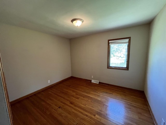 425 Mineau Pkwy, Madison, WI 53711 - unfurnished room featuring wood finished floors and baseboards
