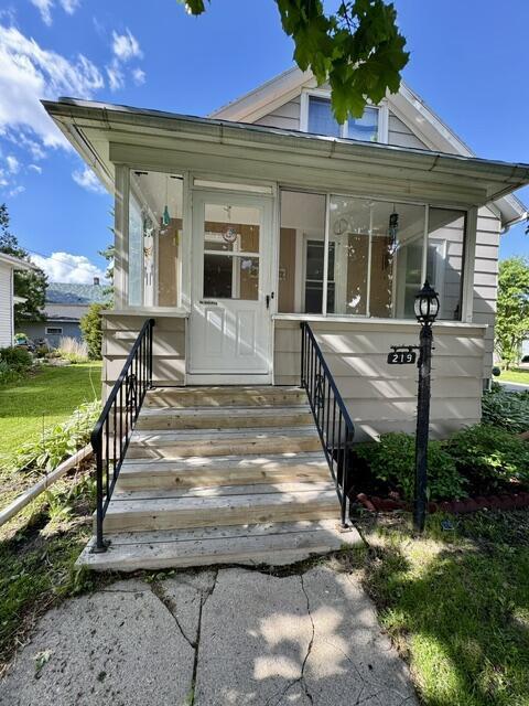 219 E 9th St, Fond Du Lac, WI 54935 - view of front of house with a sunroom