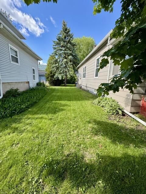 219 E 9th St, Fond Du Lac, WI 54935 - view of green lawn