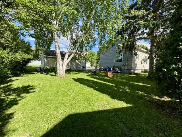 219 E 9th St, Fond Du Lac, WI 54935 - view of grassy yard