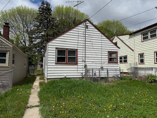 424 S 66th St, Milwaukee, WI 53214 - view of side of home