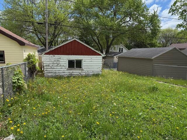 424 S 66th St, Milwaukee, WI 53214 - view of yard