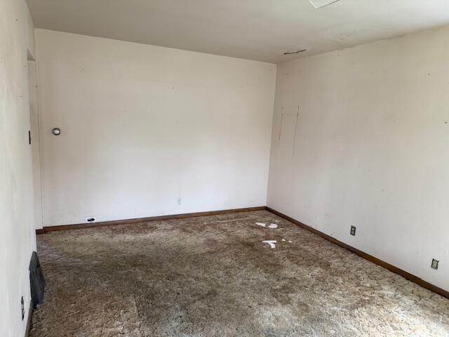 424 S 66th St, Milwaukee, WI 53214 - carpeted empty room featuring baseboards