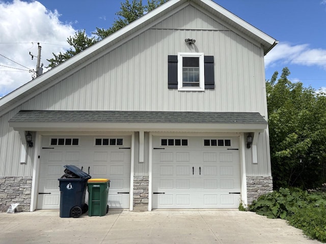 41 E 9th St, Fond Du Lac, WI 54935 - garage with driveway