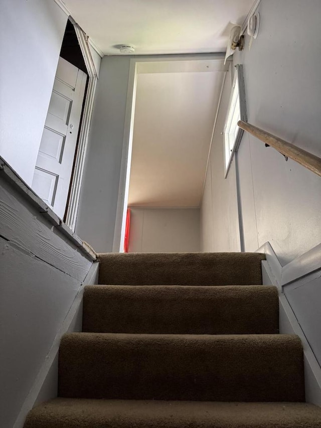 4717 N 19th St, Milwaukee, WI 53209 - view of stairs