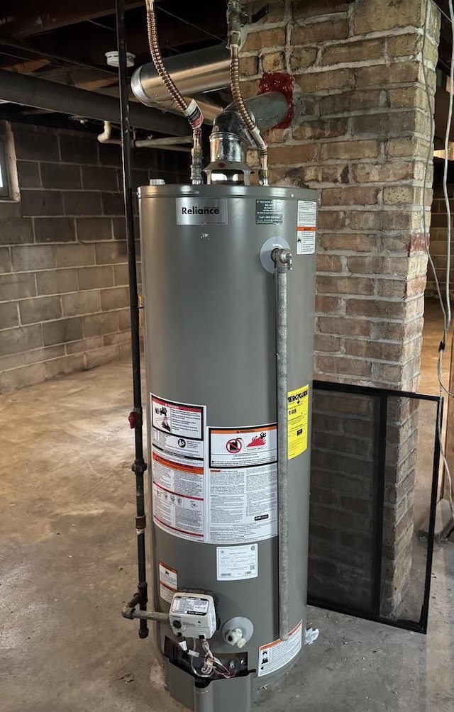 4717 N 19th St, Milwaukee, WI 53209 - utilities featuring gas water heater