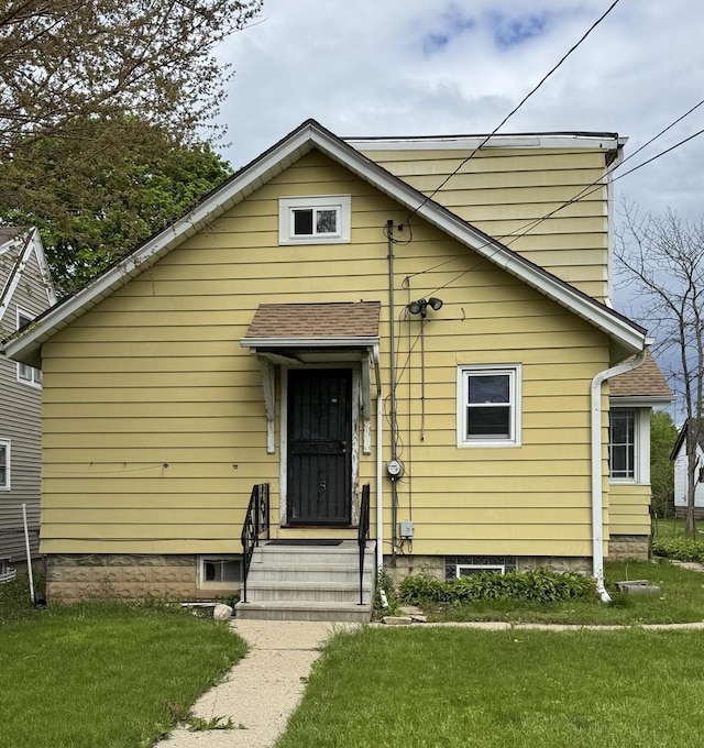4717 N 19th St, Milwaukee, WI 53209 - view of front facade featuring a front lawn and entry steps