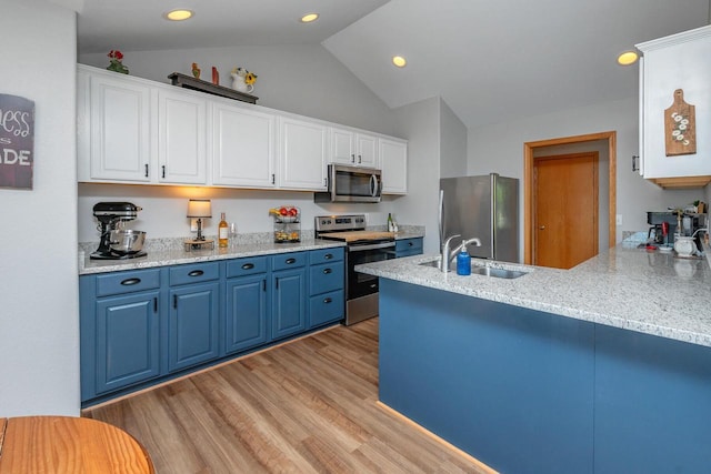 217 Steeple Ct, Johnson Creek, WI 53038 - kitchen with stainless steel appliances, a sink, blue cabinetry, a peninsula, and white cabinets