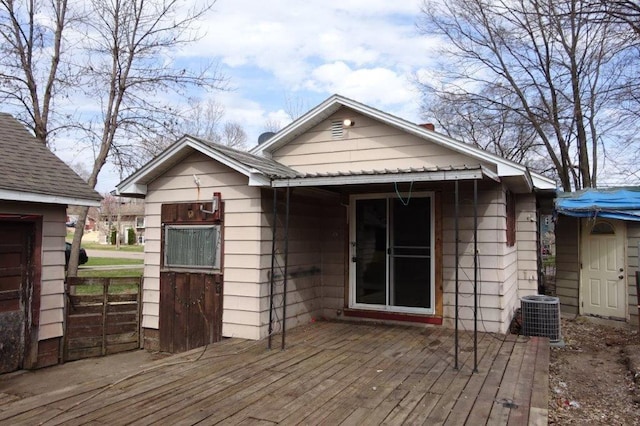 1305 La Crescent St, La Crosse, WI 54603 - wooden deck featuring cooling unit