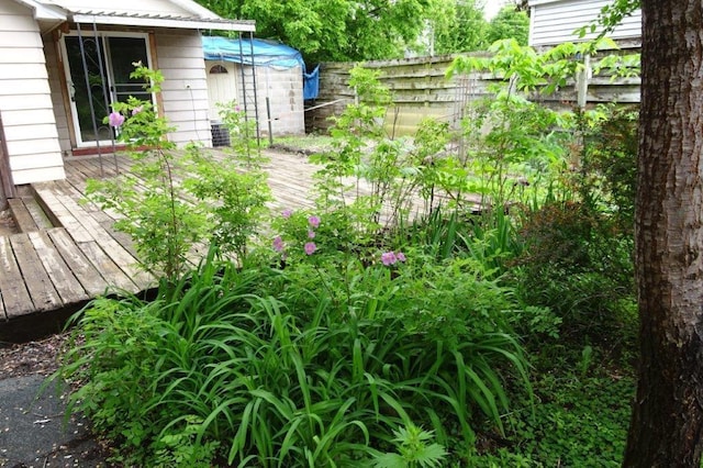 1305 La Crescent St, La Crosse, WI 54603 - view of yard with a wooden deck