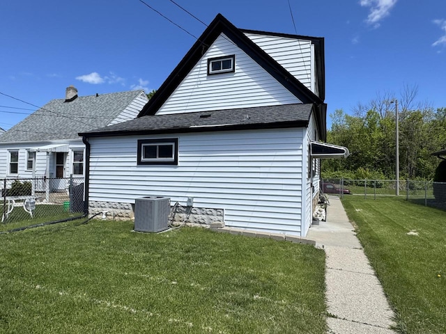 3135 S 6th St, Milwaukee, WI 53215 - view of side of home featuring cooling unit and roof with shingles