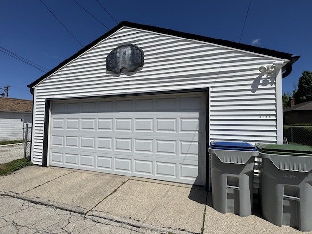 3135 S 6th St, Milwaukee, WI 53215 - view of detached garage