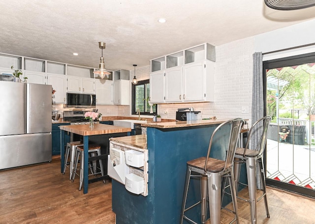 1081 E Elm Rd, Oak Creek, WI 53154 - kitchen with stainless steel appliances, white cabinets, tasteful backsplash, and recessed lighting