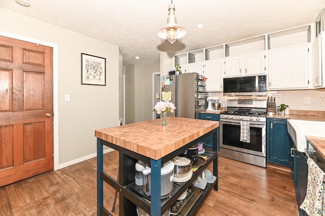 1081 E Elm Rd, Oak Creek, WI 53154 - kitchen featuring appliances with stainless steel finishes, white cabinets, backsplash, and light wood-type flooring