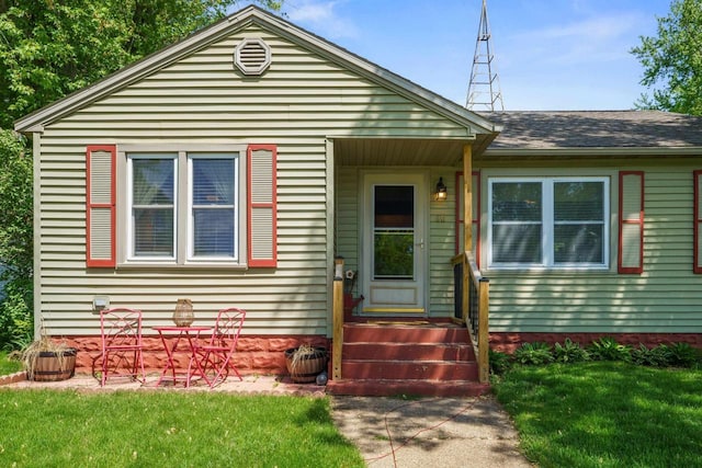 60 Madison Ave, Port Edwards, WI 54469 - bungalow-style house featuring a front yard