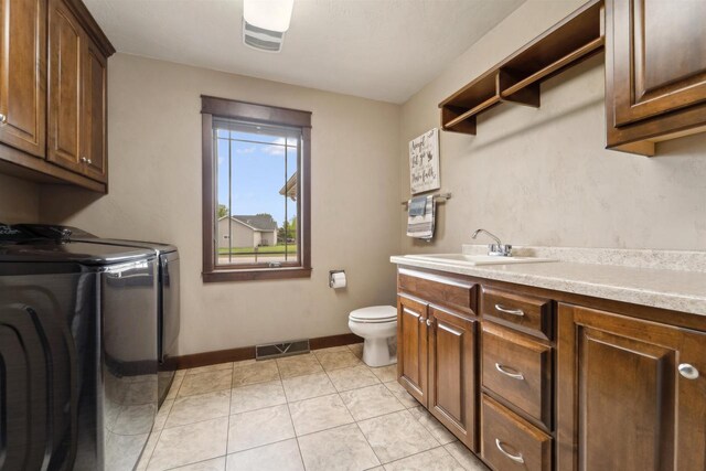 4201 Fieldcrest Dr, Kaukauna, WI 54130 - bathroom featuring washer and clothes dryer, toilet, vanity, and baseboards