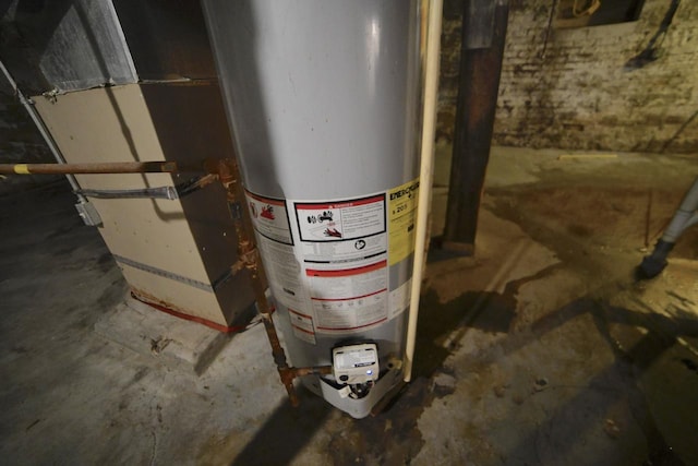 1925 W Center St, Milwaukee, WI 53206 - utility room featuring gas water heater