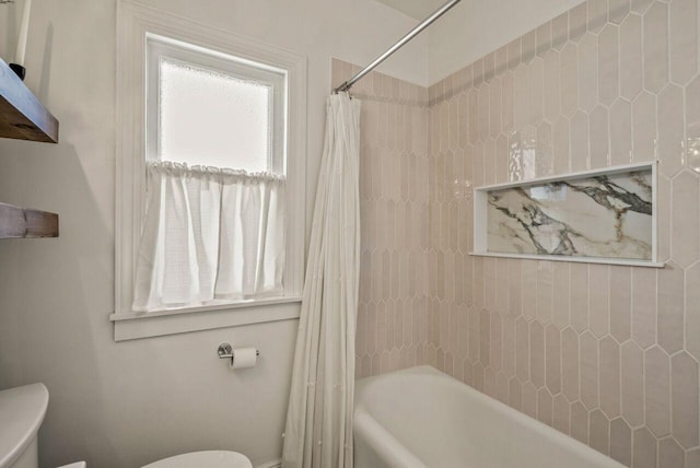 5642 N Argyle Ave, Glendale, WI 53209 - full bath with toilet and shower / bath combo with shower curtain