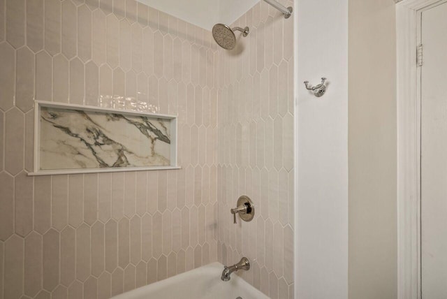5642 N Argyle Ave, Glendale, WI 53209 - full bath featuring washtub / shower combination
